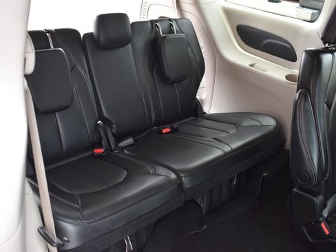 Used 2023 Chrysler Pacifica Touring-L FWD image 59