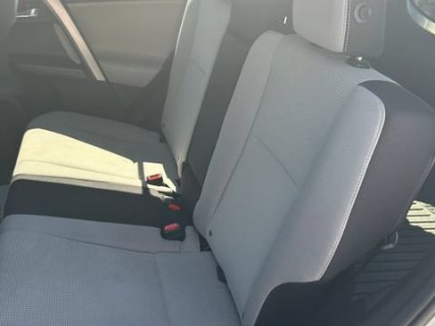 Used 2018 Toyota RAV4 XLE AWD/4WD image 29