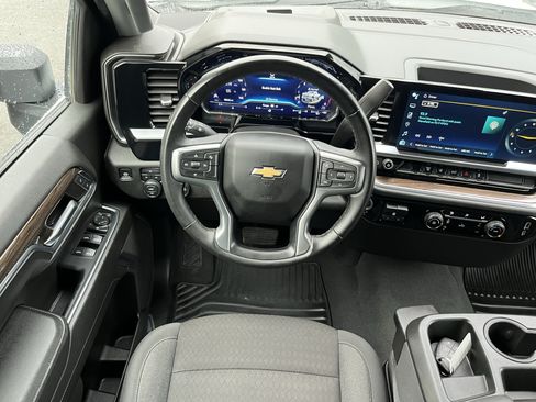 Used 2024 Chevrolet Silverado 2500 LT AWD/4WD image 15