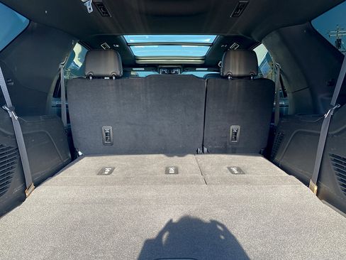 Used 2022 Chevrolet Tahoe High Country AWD/4WD image 14