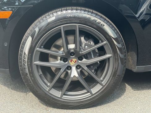Used 2024 Porsche Macan AWD/4WD image 13