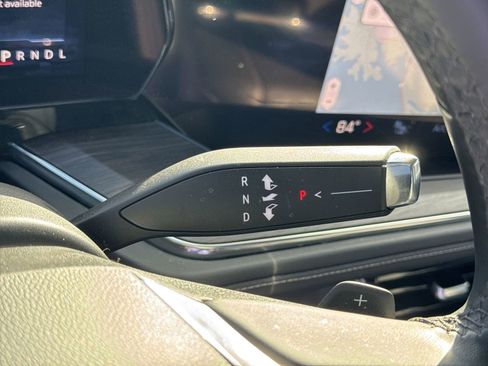 Used 2025 Chevrolet Suburban Z71 w/ Z71 Off-Road Package image 26