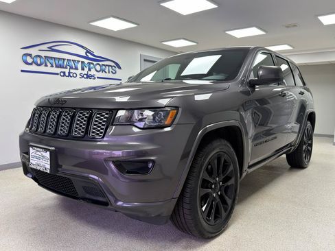 Used 2017 Jeep Grand Cherokee Altitude AWD/4WD image 1