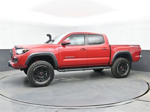 Used 2017 Toyota Tacoma TRD Off-Road w/ Tow Package (A/T) image 11