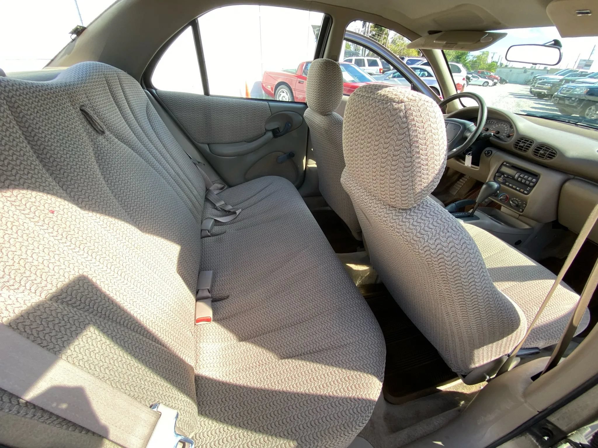 Used 2002 Pontiac Sunfire SE FWD image 11