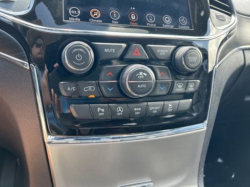 Used 2022 Jeep Grand Cherokee Limited image 29