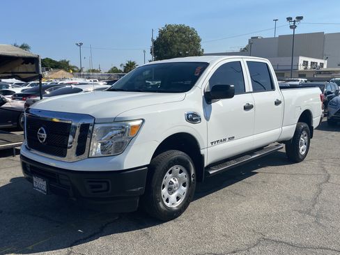 Used 2017 Nissan Titan S image 2