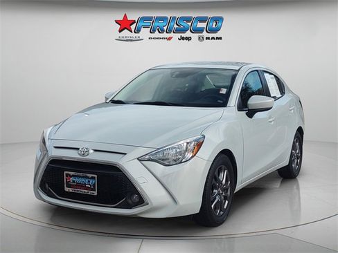 Used 2020 Toyota Yaris L image 4