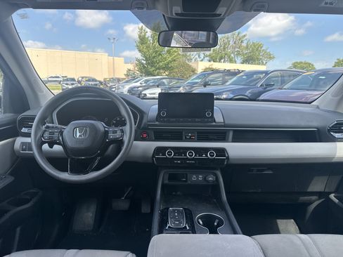 Used 2023 Honda Pilot LX image 17