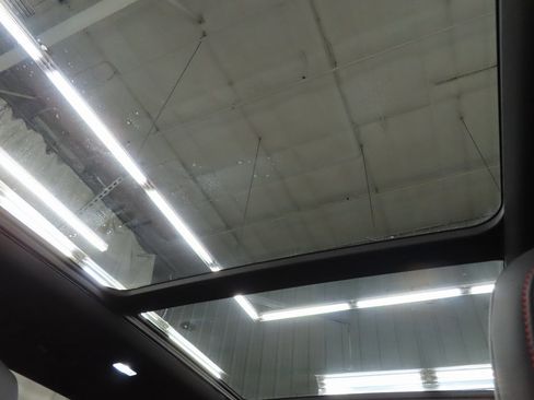 Used 2024 Chevrolet Traverse RS image 27