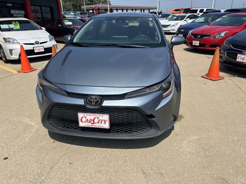 Used 2020 Toyota Corolla LE image 2