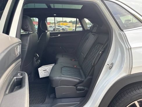 Used 2025 Volkswagen Atlas Cross Sport SEL Premium R-Line AWD/4WD image 15