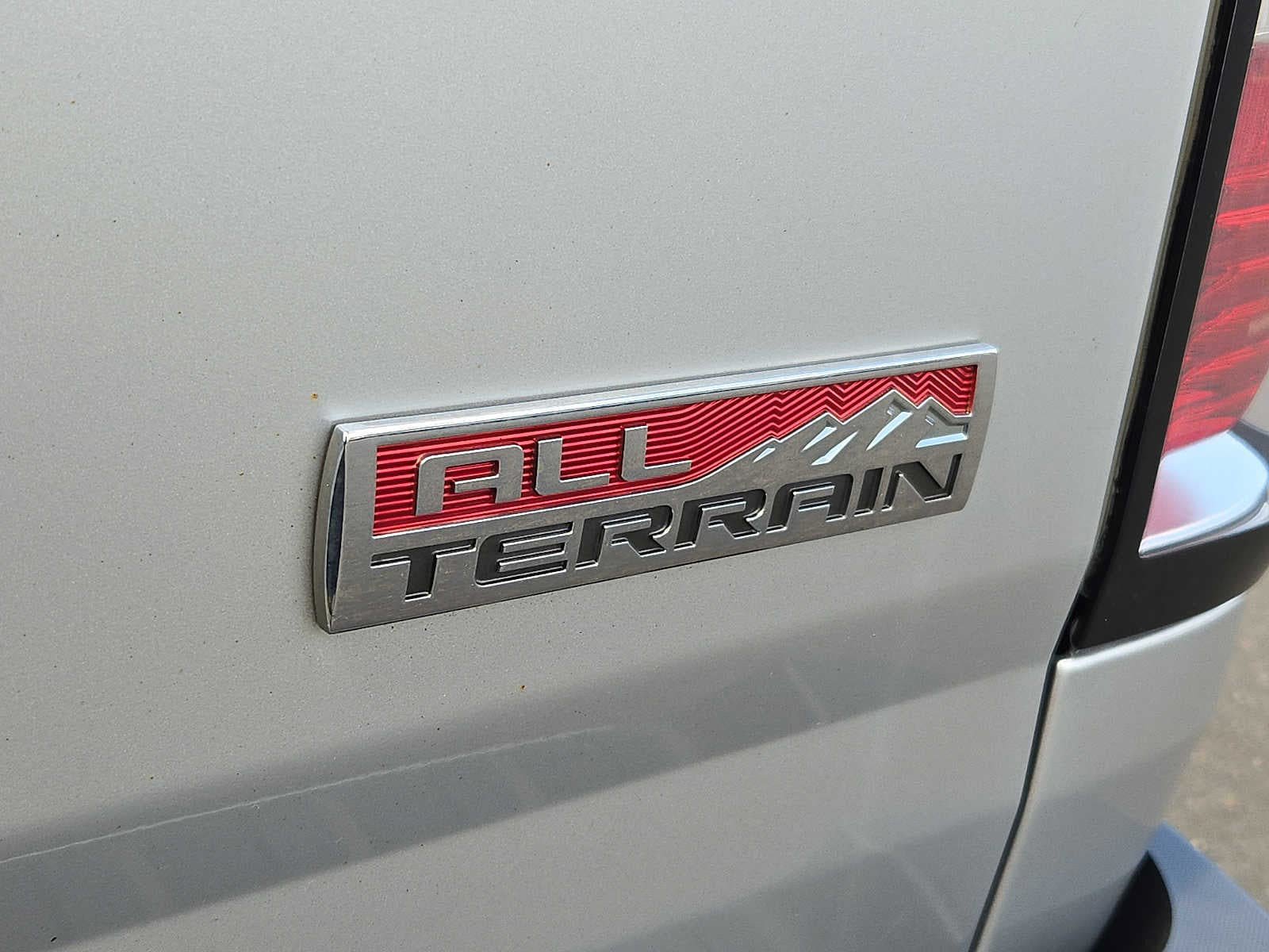 Used 2015 GMC Canyon SLE w/ All-Terrain Package AWD/4WD image 30