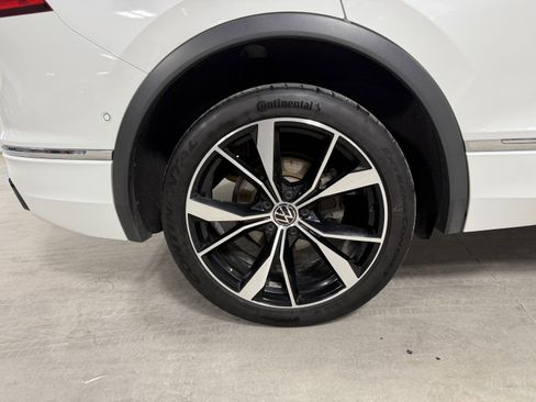 Used 2022 Volkswagen Tiguan SEL R-Line image 12