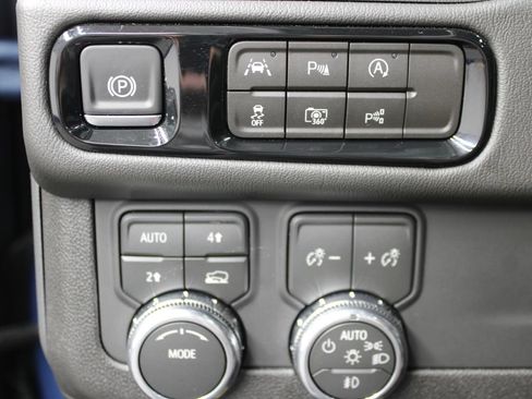 Used 2026 GMC Yukon Denali w/ Sun & Power Step Package AWD/4WD image 63