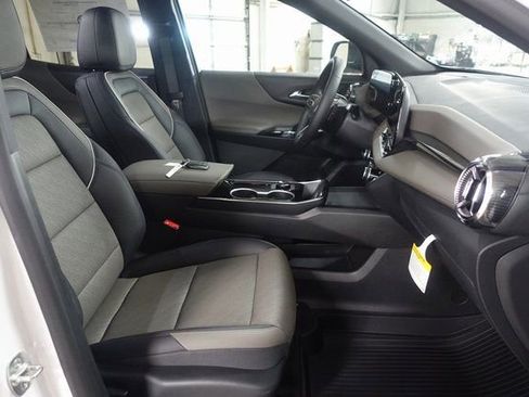 New 2026 Chevrolet Equinox LT w/ Convenience Package II image 25