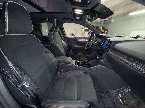 Used 2023 Volvo XC40 B5 Plus w/ Climate Package AWD/4WD image 14