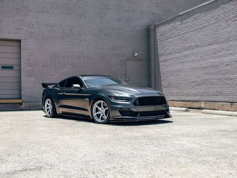 Used 2017 Ford Mustang GT Premium w/ GT Performance Package RWD image 7