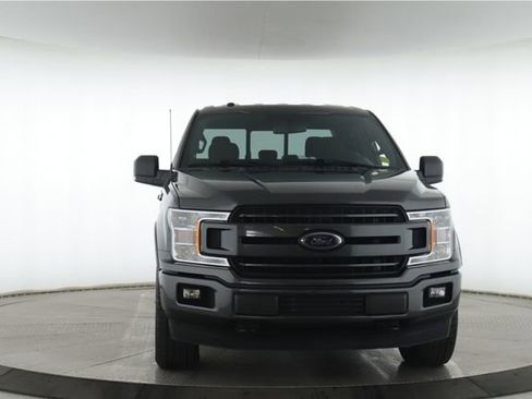 Used 2018 Ford F150 XLT w/ Equipment Group 302A Luxury AWD/4WD image 12