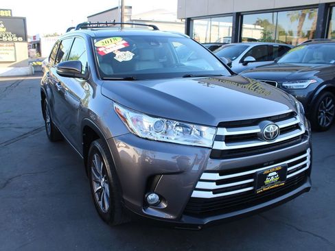 Used 2018 Toyota Highlander XLE image 8