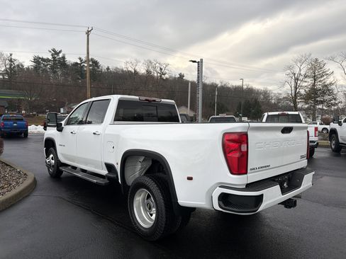 Used 2023 Chevrolet Silverado 3500 High Country w/ Technology Package image 8