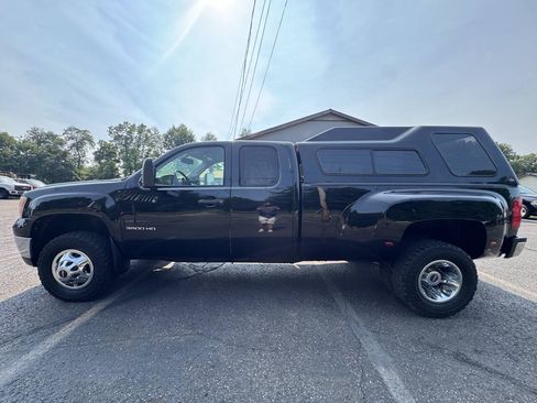 Used 2011 GMC Sierra 3500 SLE w/ SLE Preferred Package AWD/4WD image 2