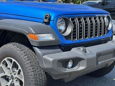 Used 2025 Jeep Wrangler Unlimited Sport AWD/4WD image 8