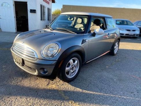 Used 2010 MINI Cooper Hardtop image 5