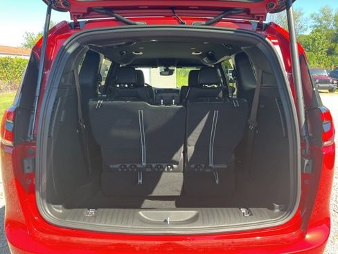 New 2026 Chrysler Pacifica Select image 7