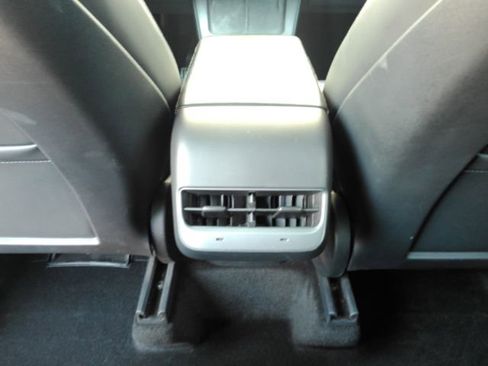 Used 2022 Tesla Model Y Performance image 27