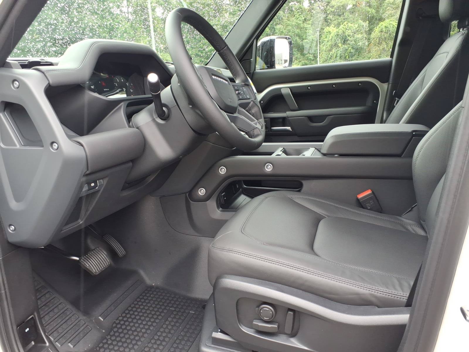 New 2026 Land Rover Defender 110 X-Dynamic SE AWD/4WD image 17