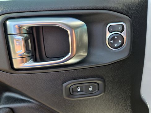 New 2025 Jeep Gladiator Sport image 26