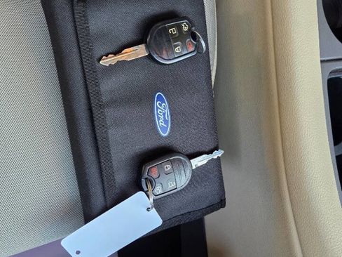 Used 2018 Ford Taurus SE FWD image 20
