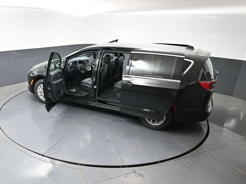 New 2027 Chrysler Pacifica Select FWD image 49