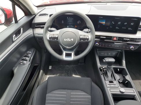 New 2025 Kia K5 LXS image 24