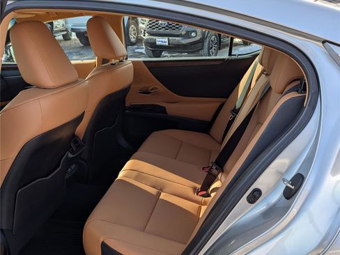 Used 2023 Lexus ES 350 w/ Premium Package image 14