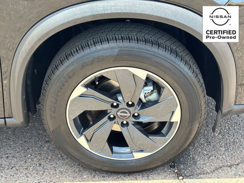 Certified 2025 Nissan Rogue SV FWD image 8