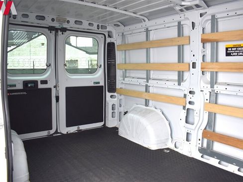 Used 2025 RAM ProMaster 2500 w/ U-Haul Equipment Group FWD image 30