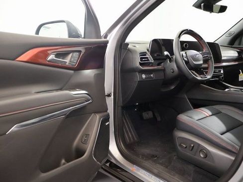 New 2026 Chevrolet Traverse RS image 8