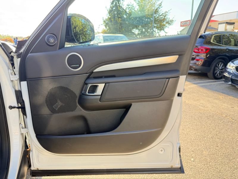 Used 2020 Land Rover Discovery Landmark AWD/4WD image 30