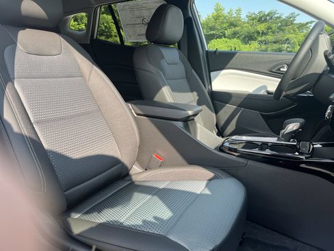 New 2026 Chevrolet Trax LT w/ Midnight Edition FWD image 26