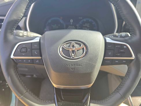 Used 2024 Toyota Highlander Limited image 25