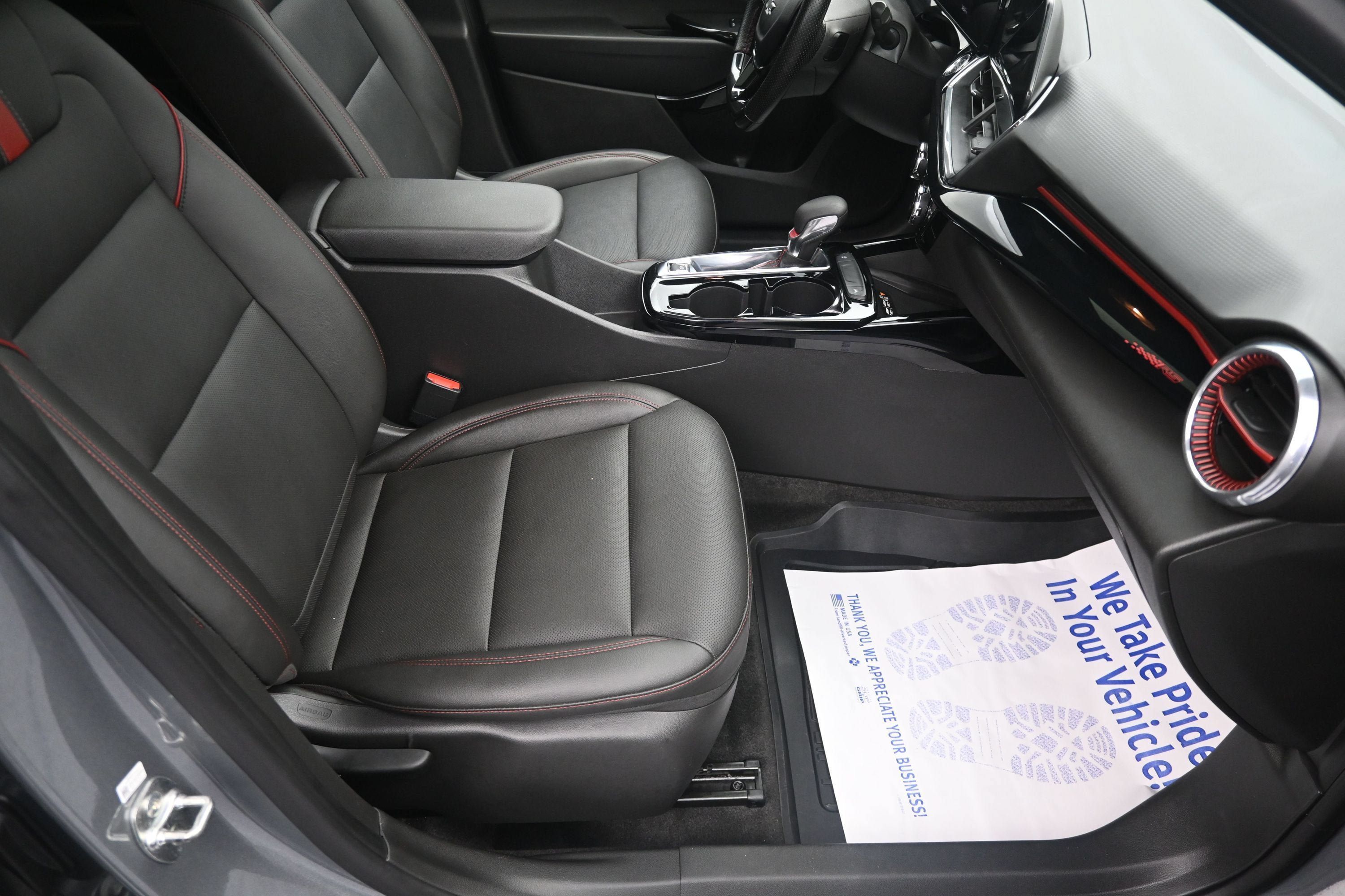 Used 2025 Chevrolet Trax RS w/ Sunroof Package FWD image 32