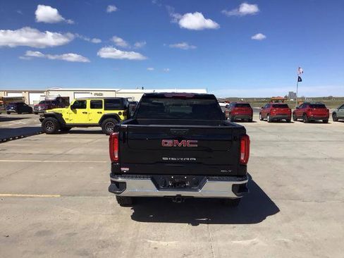 Used 2025 GMC Sierra 1500 SLT AWD/4WD image 4