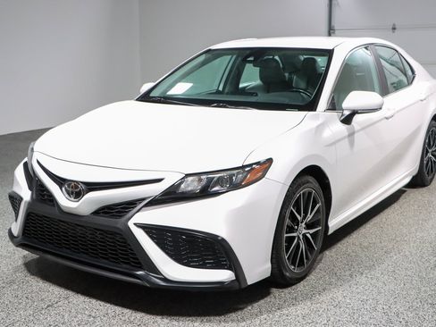 Used 2023 Toyota Camry SE FWD image 29