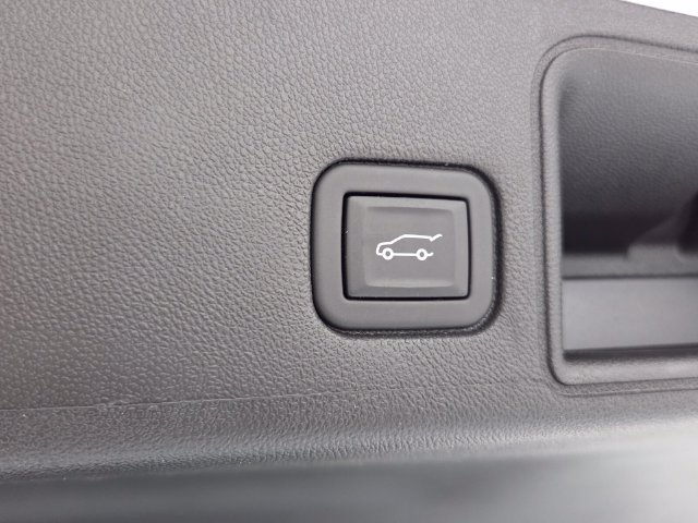 Used 2023 GMC Terrain SLT FWD image 12