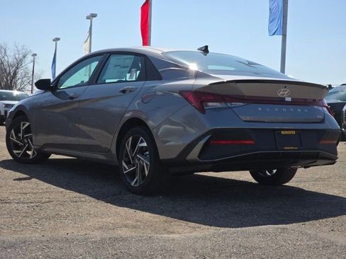 Certified 2025 Hyundai Elantra SEL image 18