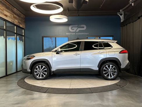 Used 2022 Toyota Corolla Cross XLE w/ Convenience Package image 6