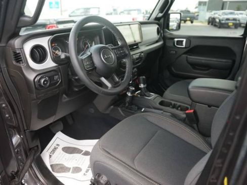 Used 2025 Jeep Wrangler Unlimited Sport AWD/4WD image 8