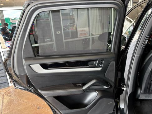 Used 2025 Porsche Cayenne E-Hybrid AWD/4WD image 21